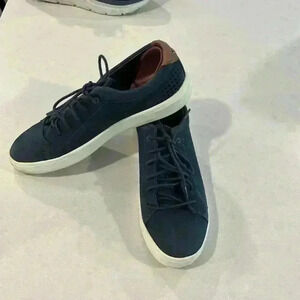 Mozo Womens Sneakers Navy Blue 7  Suede White Laces Sporty Casual Versatile EUC